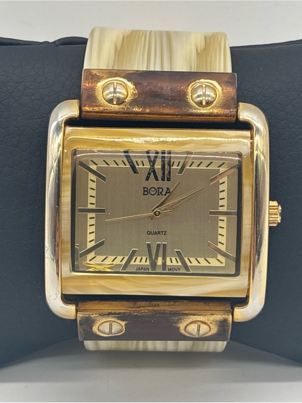 Bora Women's Quartz Analog Watch Chunky Square Face Gold Tone New Battery